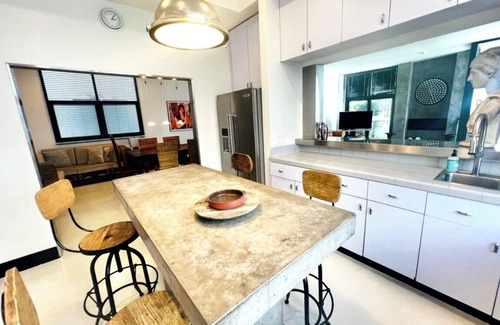 Marina Peninsula Condo | Sea views on the Venice Peninsula!