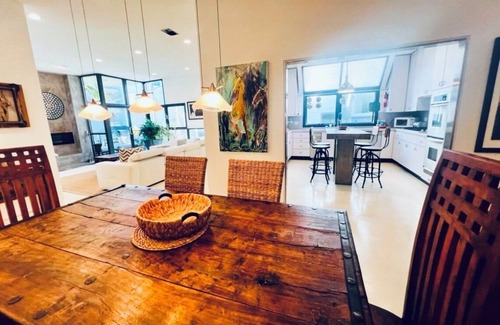 Marina Peninsula Condo | Sea views on the Venice Peninsula!