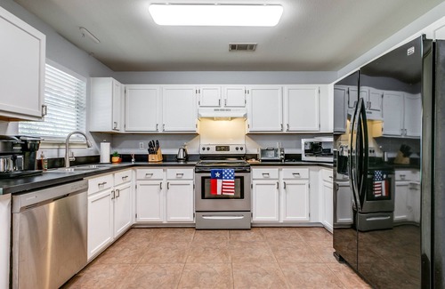 West San Antonio House | Sea World, Lackland Graduations AFB BMT Medical Center Riverwalk Contractor