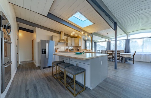 Eureka Ski Chalet | Seabreeze Chalet