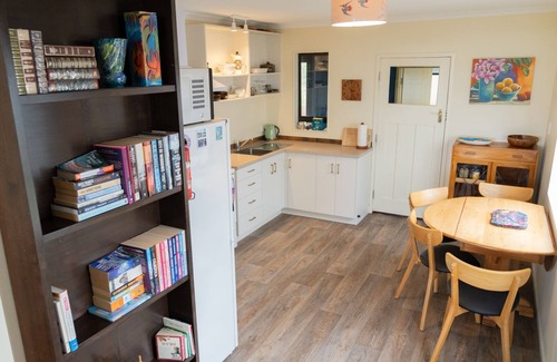 Brighton Cottage | Seabreeze Cottage, by the ocean in Brighton, Otago