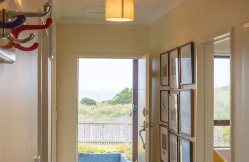 Brighton Cottage | Seabreeze Cottage, by the ocean in Brighton, Otago