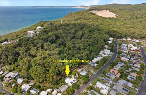 Rainbow Beach House | Seabreeze Escape - Rainbow Beach. Pool. Wifi. Aircon