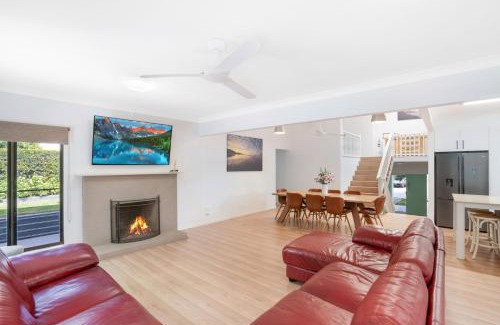 Rainbow Beach House | Seabreeze Escape - Rainbow Beach. Pool. Wifi. Aircon