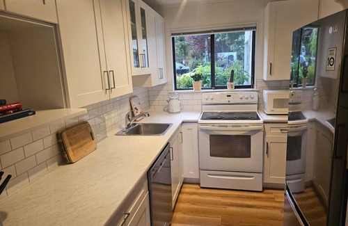 Bowen Island Apartment | Seabreeze Escape - Snug Cove