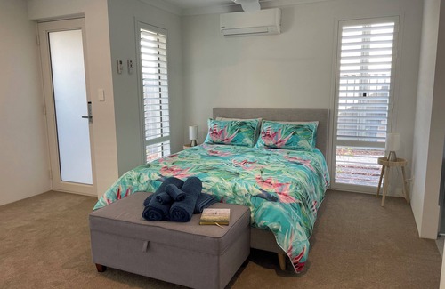 Eglinton Bed & Breakfast | Seabreeze on Allara - A cosy private room in Eglinton with breakfast provided