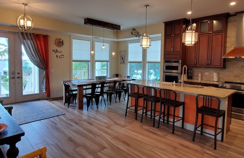 Fort Myers Beach House | Seabreeze Yes Plz! Private, Spacious Family 4 Bdrm 4 Ba Pool Home w Spa & Tiki!