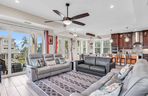 Fort Myers Beach House | Seabreeze Yes Plz! Private, Spacious Family 4 Bdrm 4 Ba Pool Home w Spa & Tiki!