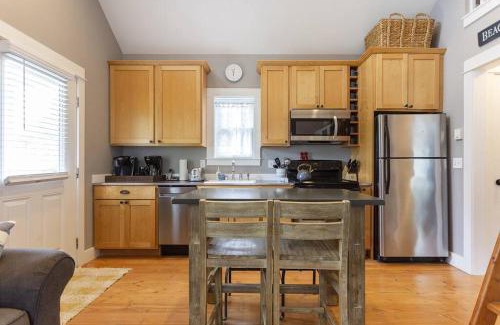 Seabrook House | Seabrook 2 Bedroom cottage with hot tub, pets OK