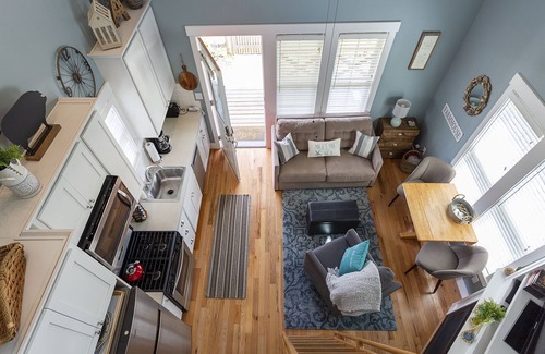 Seabrook House | Seabrook's Appleseed: Dog Friendly. Hot Tub!