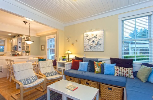Seabrook House | Seabrook's Beach Reflections, a tranquil home near Town Center!
