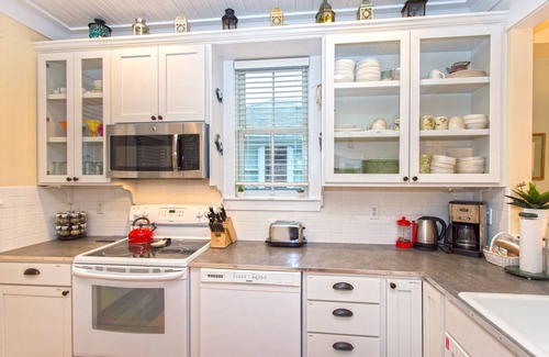 Seabrook House | Seabrook's Beach Reflections, a tranquil home near Town Center!