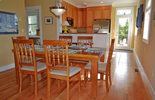 Seabrook House | Seabrook's Beachcomber: Dog Friendly!