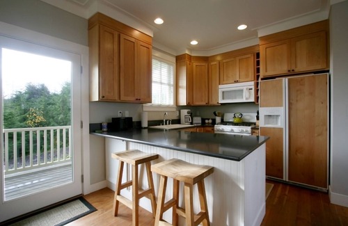 Seabrook House | Seabrook's Big Fish: Dog Friendly, Hot Tub!