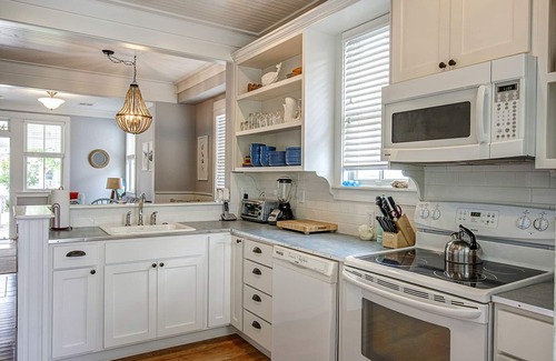 Seabrook House | Seabrook's Captain Morgan's: Dog Friendly!