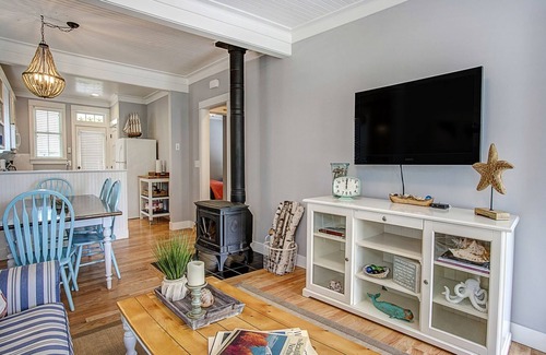 Seabrook House | Seabrook's Captain Morgan's: Dog Friendly!