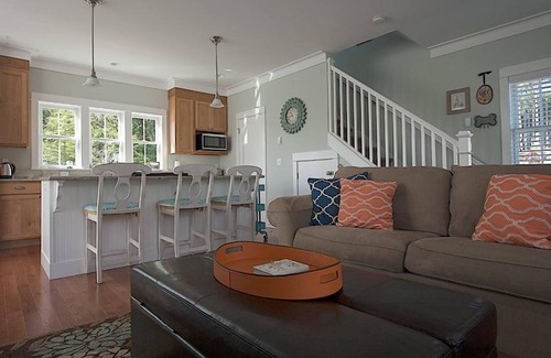 Seabrook House | Seabrook's Cedar Cove: Dog Friendly!