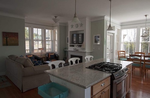 Seabrook House | Seabrook's Cedar Cove: Dog Friendly!