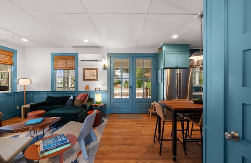 Seabrook House | Seabrook's Cedarbrook Cottage: Hot Tub & Dog Friendly!