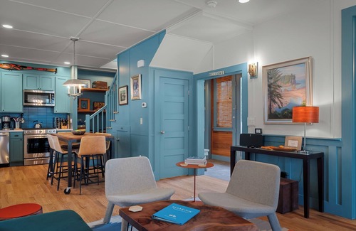 Seabrook House | Seabrook's Cedarbrook Cottage: Hot Tub & Dog Friendly!