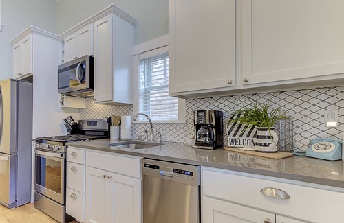 Seabrook House | Seabrook's Half Pint, a dog-friendly, 2-bedroom home!
