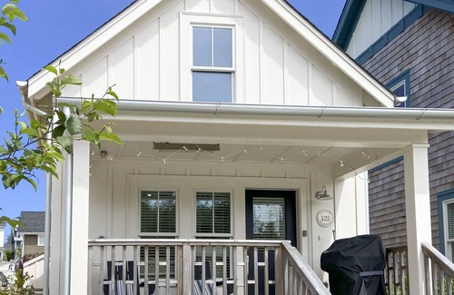 Seabrook House | Seabrook's Half Pint, a dog-friendly, 2-bedroom home!