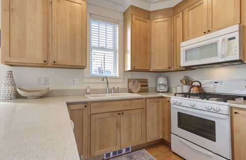 Seabrook House | Seabrook's Koa Surf n Board: Dog Friendly, Hot Tub!