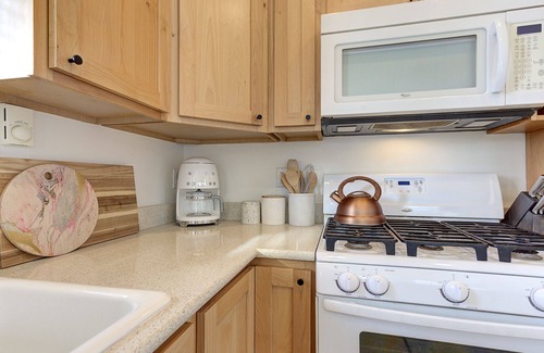 Seabrook House | Seabrook's Koa Surf n Board: Dog Friendly, Hot Tub!