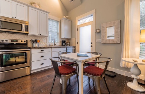 Seabrook House | Seabrook's Mary Frances, a 2-bedroom townhome close to Town Center!