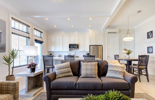 Seabrook House | Seabrook's Pacific View, a cozy loft in Town Center!