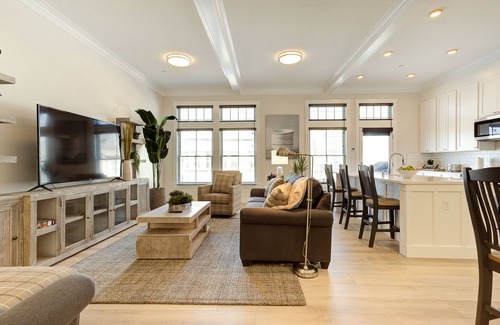 Seabrook House | Seabrook's Pacific View, a cozy loft in Town Center!