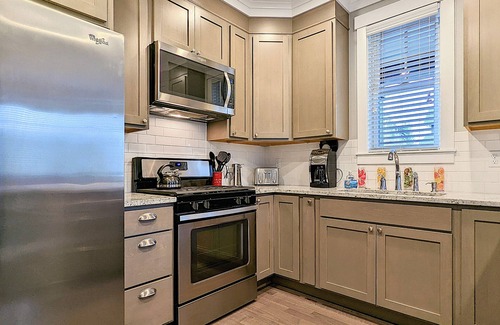 Seabrook House | Seabrook's Sea Babys, a 2-bedroom farmhouse!