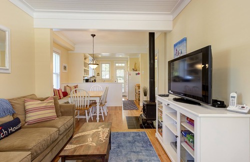 Seabrook House | Seabrook's Shell Cottage: Dog Friendly!