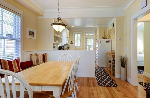 Seabrook House | Seabrook's Shell Cottage: Dog Friendly!