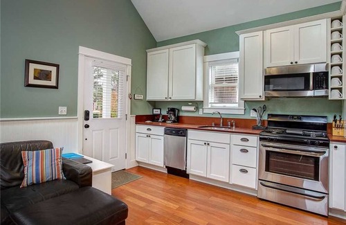 Seabrook House | Seabrook's The Evergreen Cabin: Dog Friendly