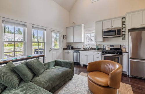 Seabrook House | Seabrook's The Surfing Cowboy: Dog Friendly!