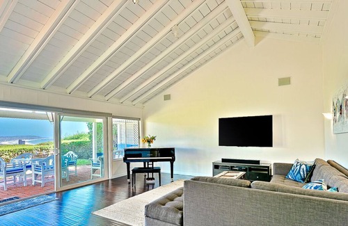 La Jolla Mesa House | Seaclusion: 3BB-2BA ocean view monthly rental perched high above the Pacific on a quiet cul de sac