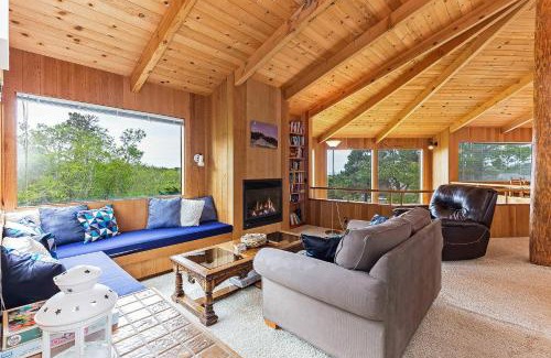 Sea Ranch House | Seaclusion - Close to Trails - Hot Tub