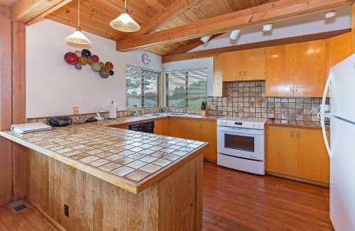 Sea Ranch House | Seaclusion - Close to Trails - Hot Tub