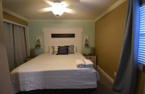 Miramar Beach Apartment | Seacove 8B