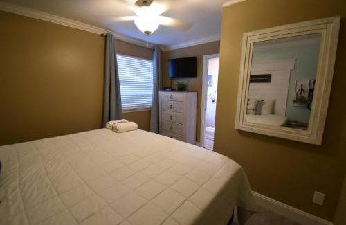 Miramar Beach Apartment | Seacove 8B