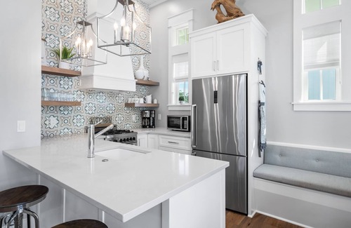 Seacrest House | Seacrest West cozy couples’ retreat—3-min to beach, outdoor fireplace, & 2 bikes