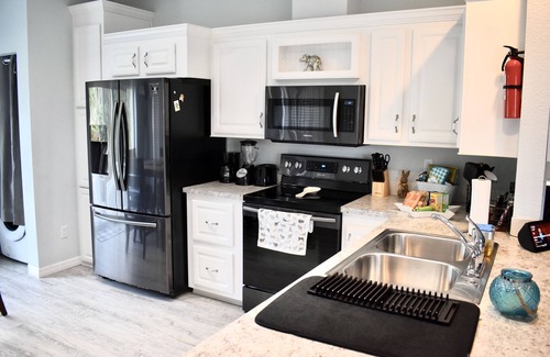 Stuart House | SEADREAM WITH LITE BREAKFAST, HOT TUBE, AND CANAL VIEW