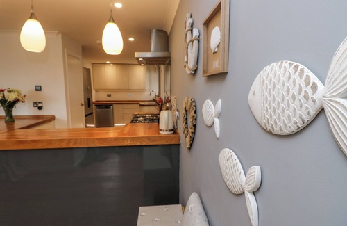 Selsey House | SEAFARER'S REST, pet friendly, country holiday cottage in Selsey