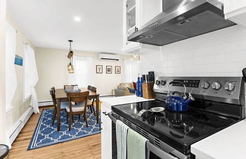 Stonington Apartment | Seafarer’s Stay – Nautically Themed 3BR Historic Flat in Stonington Borough