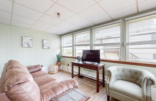 York Beach Apartment | Seafoam Dreams