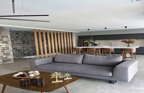 Agia Pelagia Villa | Seafront 5 bedroom villa