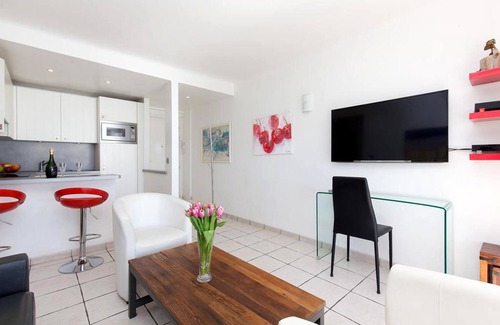 Le Suquet Apartment | Seafront - attractive 2-room apartment with large balcony