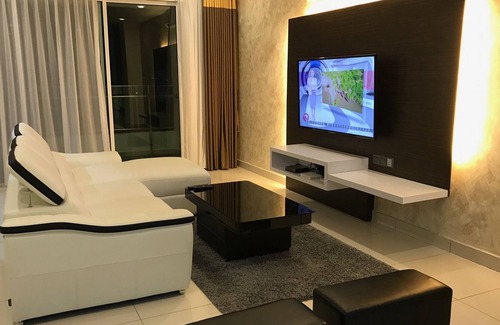 Downtown George Town Apartment | Seafront Cozy Luxury Apartment