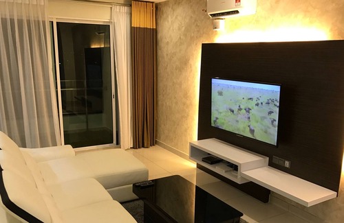 Downtown George Town Apartment | Seafront Cozy Luxury Apartment